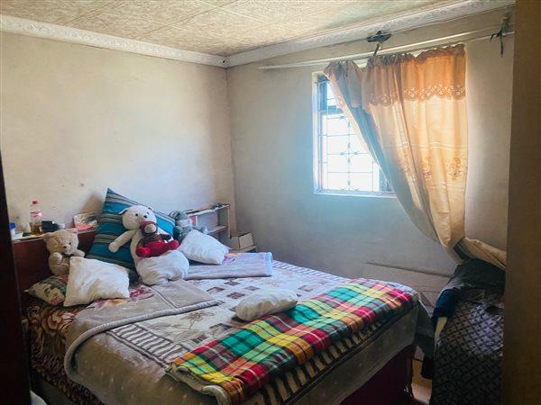 3 Bedroom Property for Sale in Sabata Dalindyebo Square Western Cape